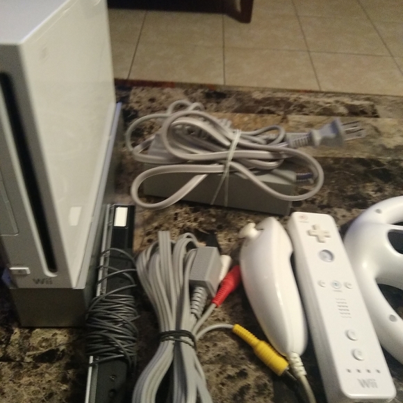 Nintendo Wii Console Bundle RVL-001 GameCube Compatible Cords Remotes Tested - Picture 2 of 5